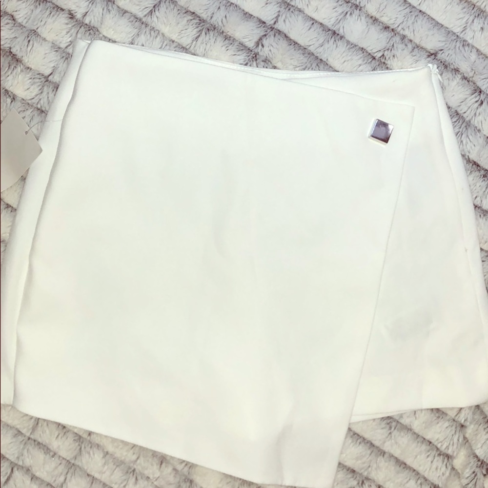 ZARA white and silver asymmetric skort with pleats